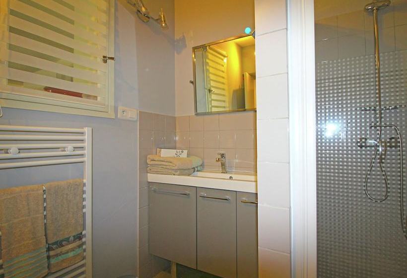 Beautiful Cottage With Swimming Pool In L Islesurlasorgue