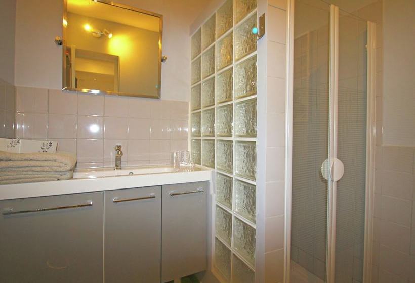 Beautiful Cottage With Swimming Pool In L Islesurlasorgue