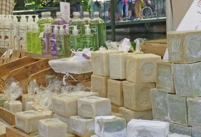 Beautiful Cottage With Swimming Pool In L Islesurlasorgue