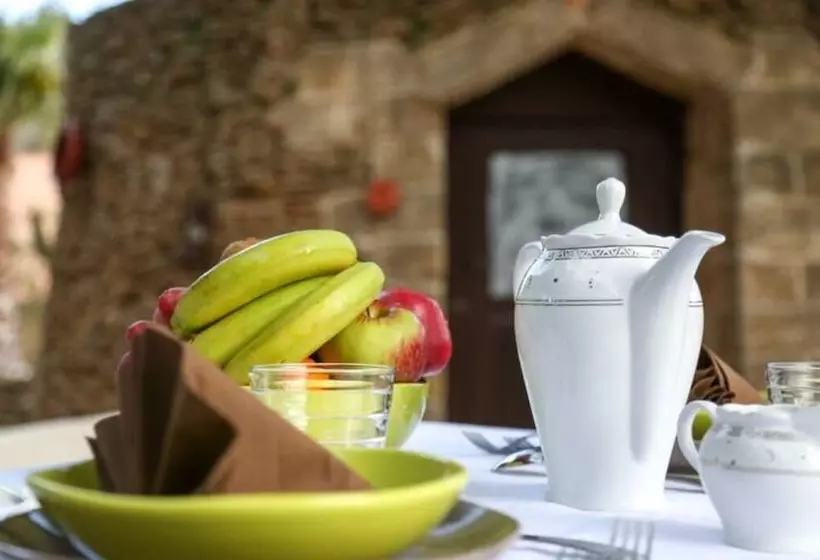 Aamiaismajoitus (B&B) Villa Mamirè