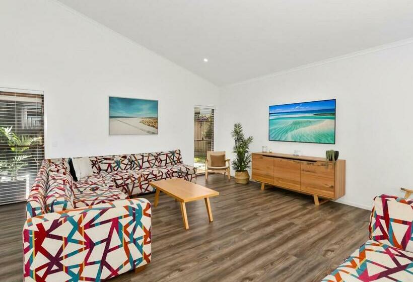 Coastal Soul   Family Entertainer With Pool