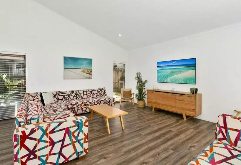 Coastal Soul   Family Entertainer With Pool