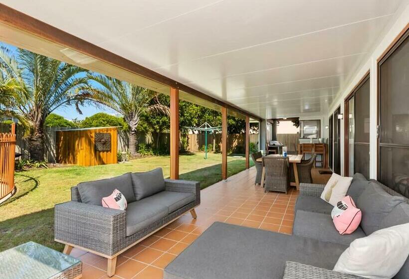 Coastal Soul   Family Entertainer With Pool