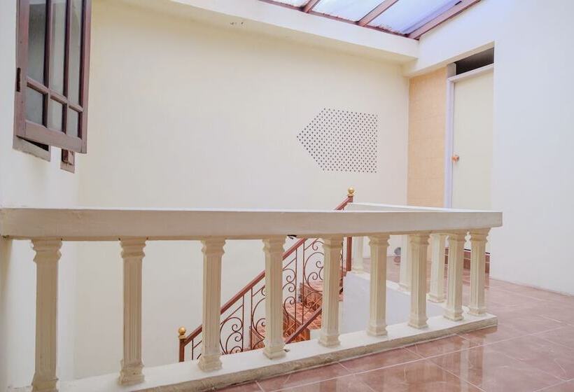 הוסטל Spot On 2368 Dahlia Homestay Family Residence