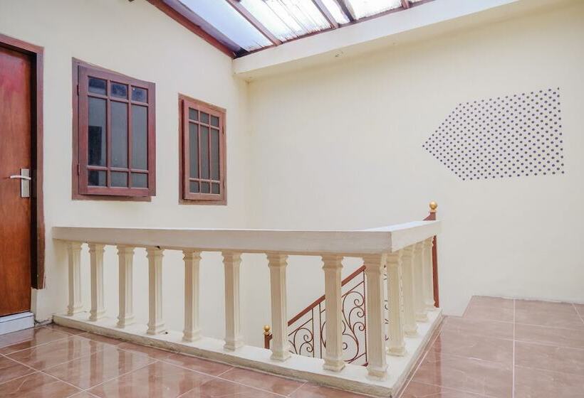 הוסטל Spot On 2368 Dahlia Homestay Family Residence