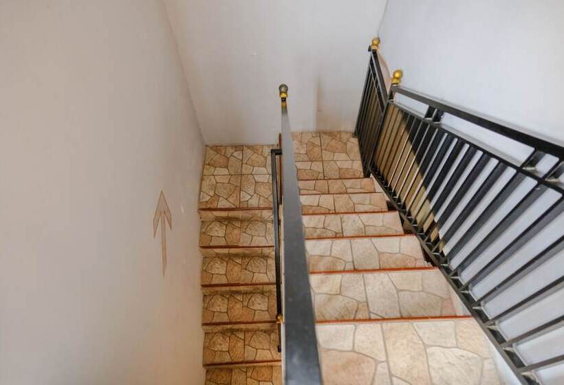 הוסטל Spot On 2368 Dahlia Homestay Family Residence