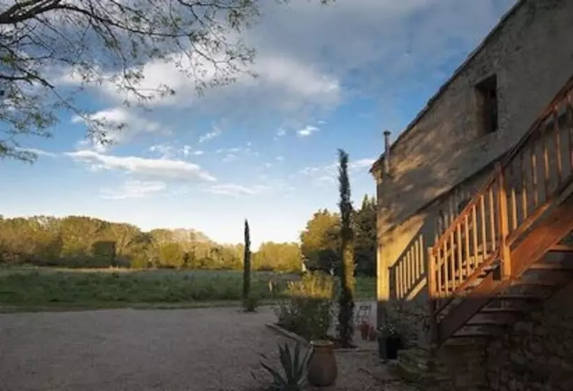 تختخواب و صبحانه Les Chambres D Agmara