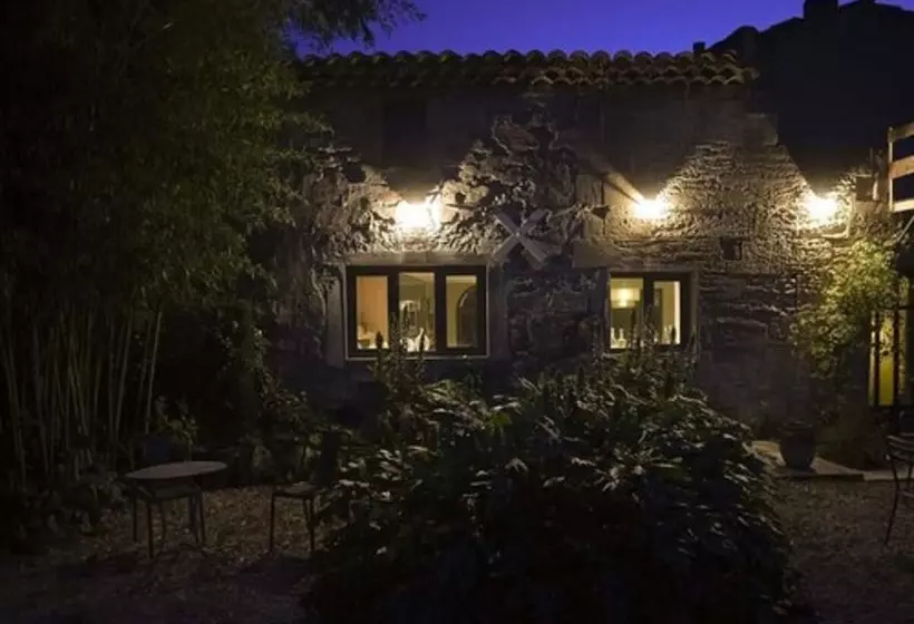 تختخواب و صبحانه Les Chambres D Agmara