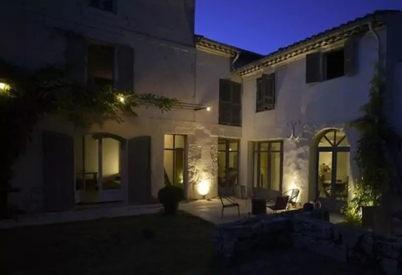 تختخواب و صبحانه Les Chambres D Agmara
