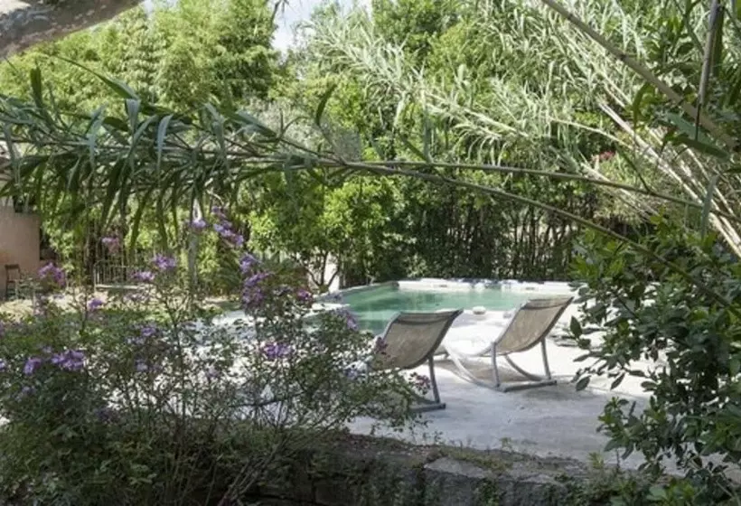 تختخواب و صبحانه Les Chambres D Agmara