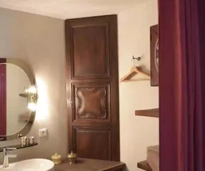 تختخواب و صبحانه Les Chambres D Agmara