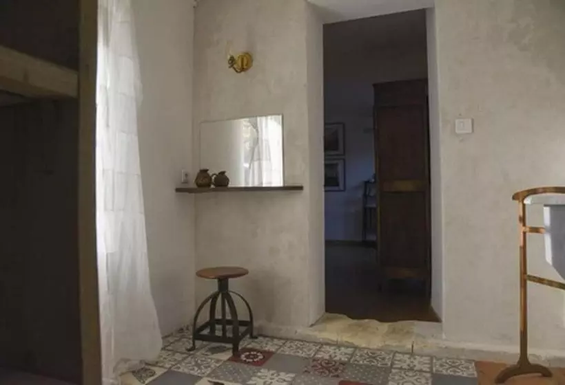 تختخواب و صبحانه Les Chambres D Agmara