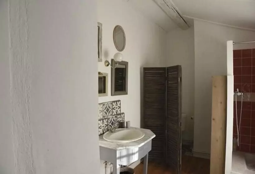 تختخواب و صبحانه Les Chambres D Agmara