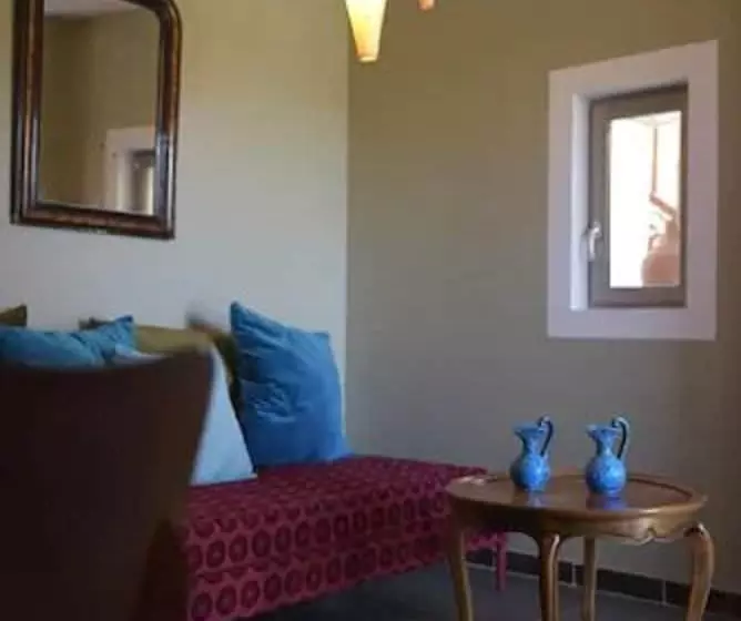 تختخواب و صبحانه Les Chambres D Agmara
