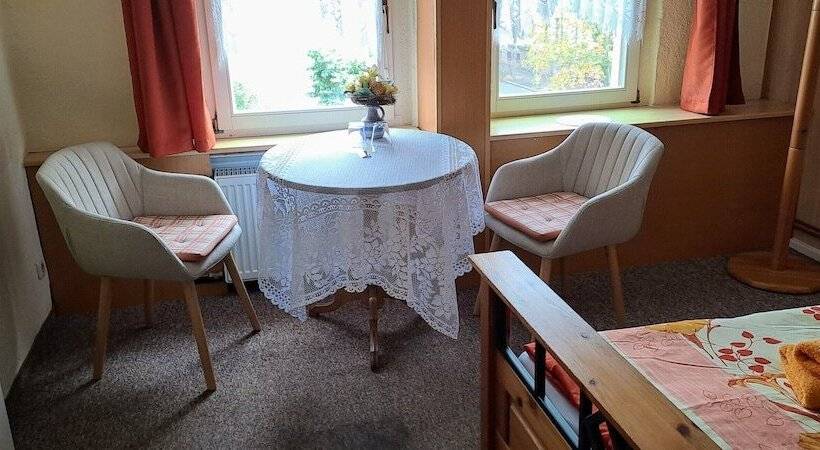 تختخواب و صبحانه Pension & Gasthaus Nostalgie