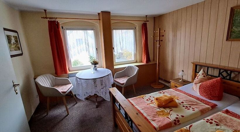 تختخواب و صبحانه Pension & Gasthaus Nostalgie