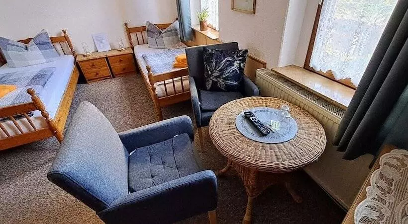 Aamiaismajoitus (B&B) Pension & Gasthaus Nostalgie