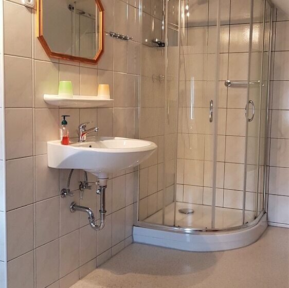 تختخواب و صبحانه Pension & Gasthaus Nostalgie