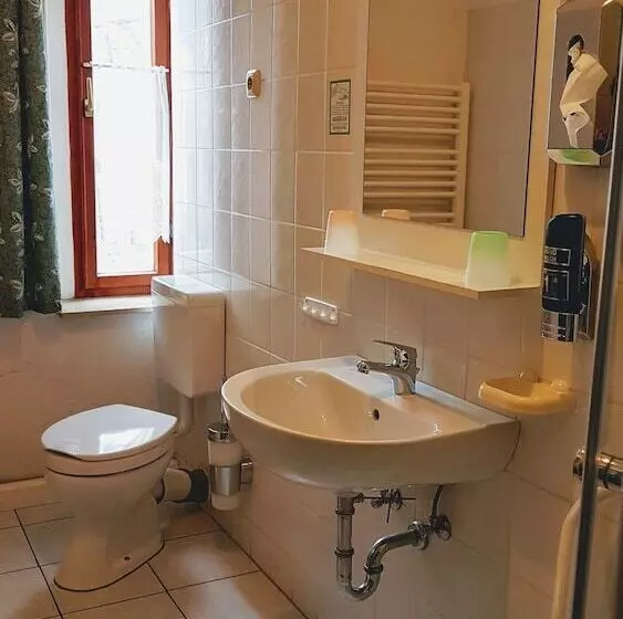 Aamiaismajoitus (B&B) Pension & Gasthaus Nostalgie