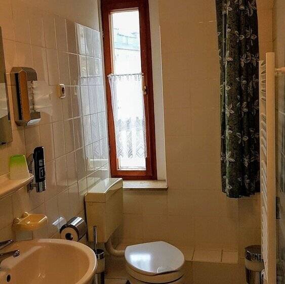 تختخواب و صبحانه Pension & Gasthaus Nostalgie