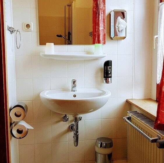 تختخواب و صبحانه Pension & Gasthaus Nostalgie