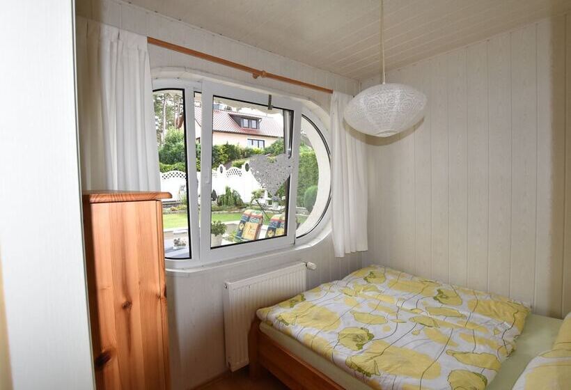 Homey Bungalow With Roofed Terrace, Garden