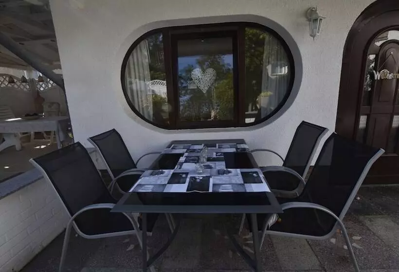 Homey Bungalow With Roofed Terrace, Garden