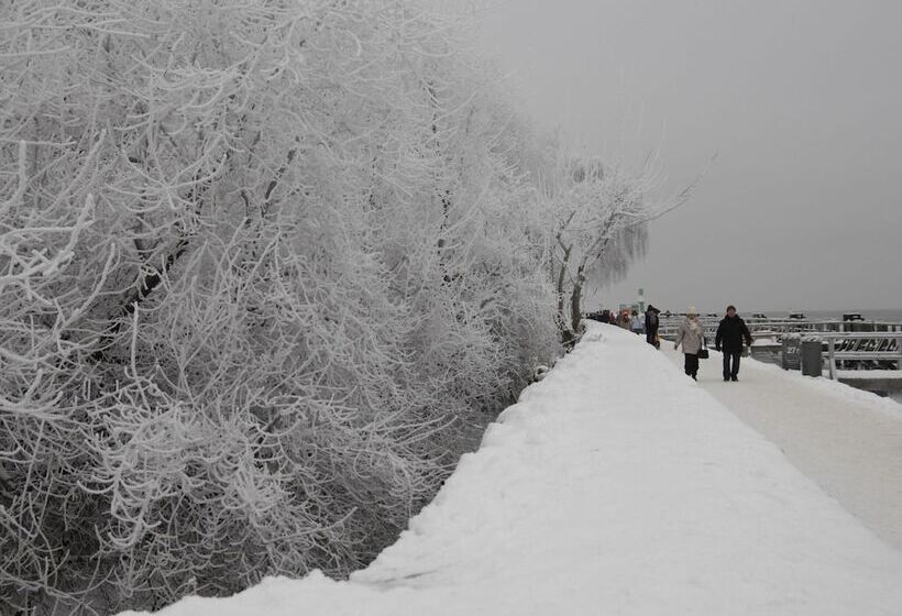 Homey Bungalow With Roofed Terrace, Garden