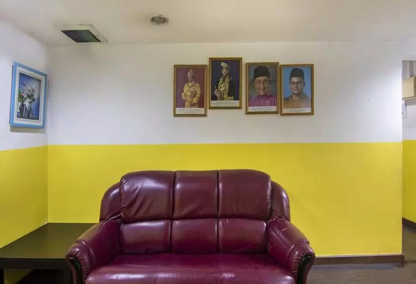 هتل 1st Inn By Oyo Rooms