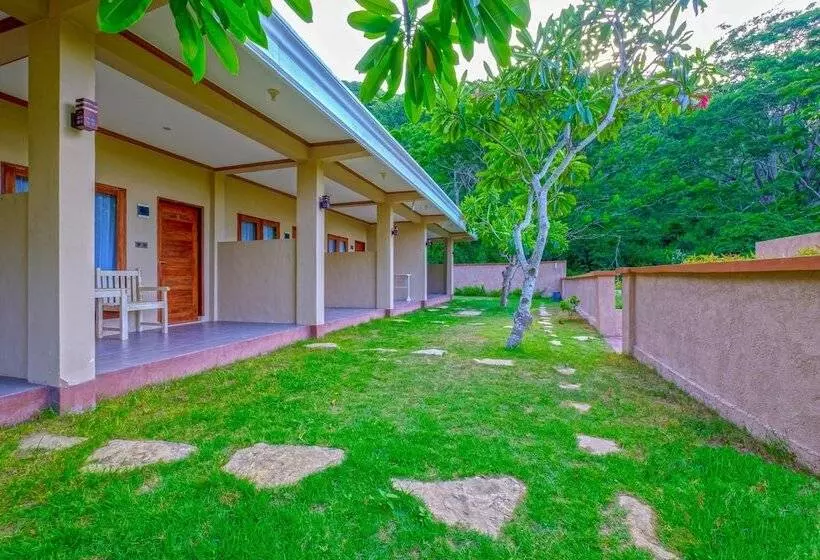 ホテル Artati Bungalows And Restaurant By Oyo Rooms