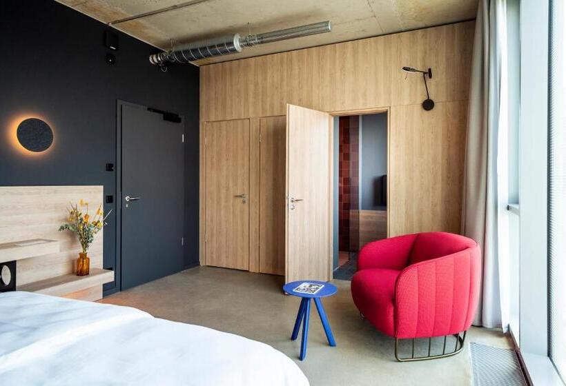 בית מלון כפרי Theclouth