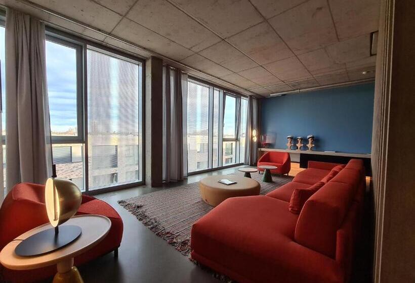 בית מלון כפרי Theclouth