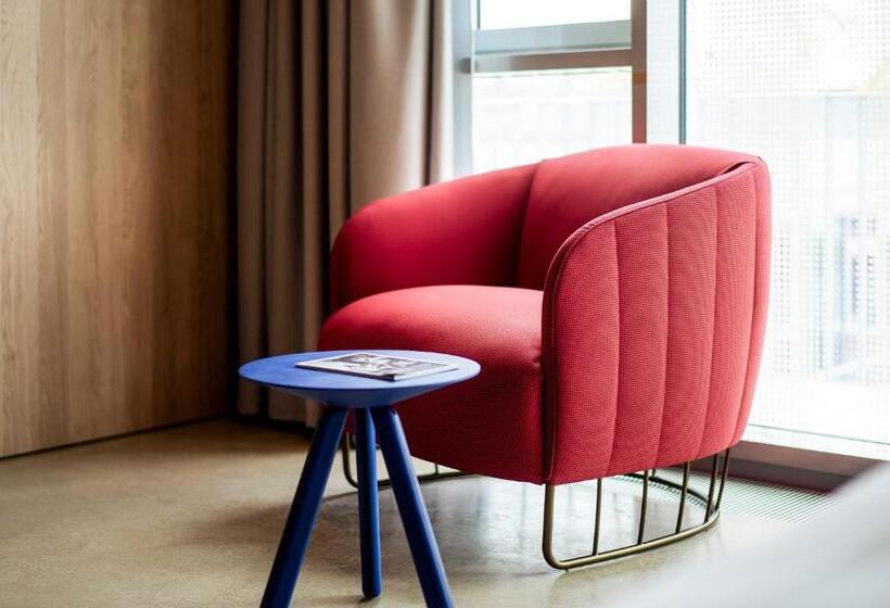 בית מלון כפרי Theclouth