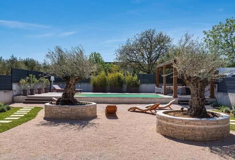 Nice Villa With Private Pool, Fenced Garden, Roofed Terrace, Near The Beach