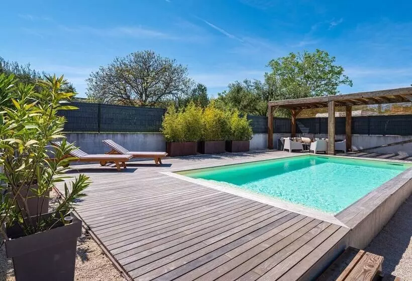 Nice Villa With Private Pool, Fenced Garden, Roofed Terrace, Near The Beach