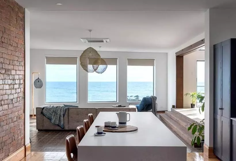 Novo Luxury Apartment Penguin Accommodation Itas