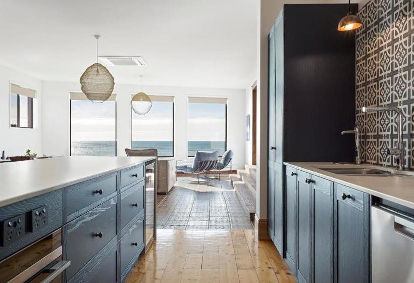 Novo Luxury Apartment Penguin Accommodation Itas