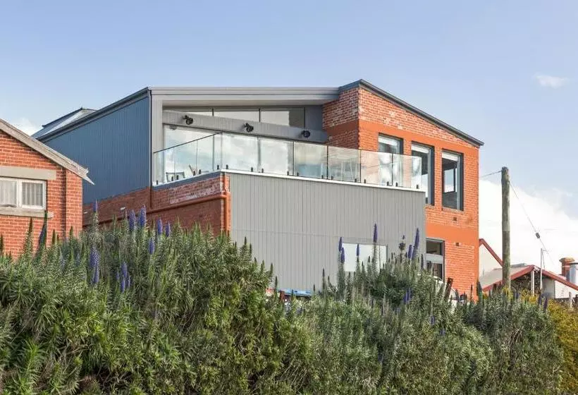 Novo Luxury Apartment Penguin Accommodation Itas