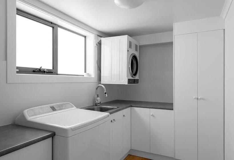 Novo Luxury Apartment Penguin Accommodation Itas