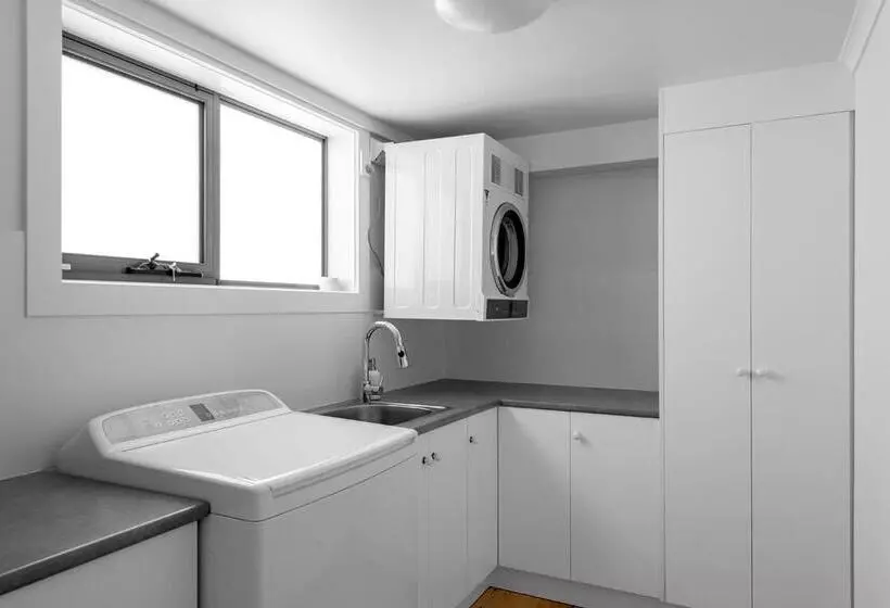 Novo Luxury Apartment Penguin Accommodation Itas