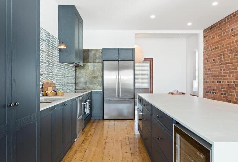 Novo Luxury Apartment Penguin Accommodation Itas