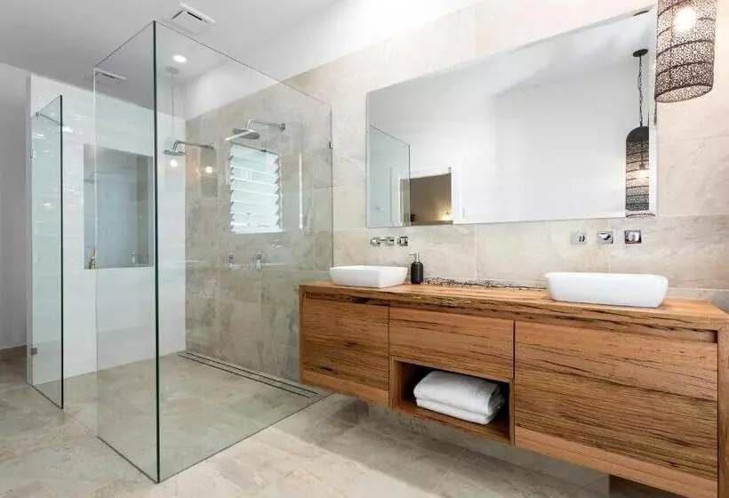 Novo Luxury Apartment Penguin Accommodation Itas