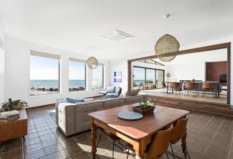 Novo Luxury Apartment Penguin Accommodation Itas