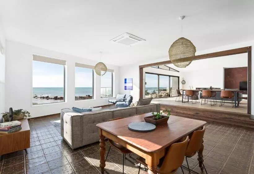 Novo Luxury Apartment Penguin Accommodation Itas