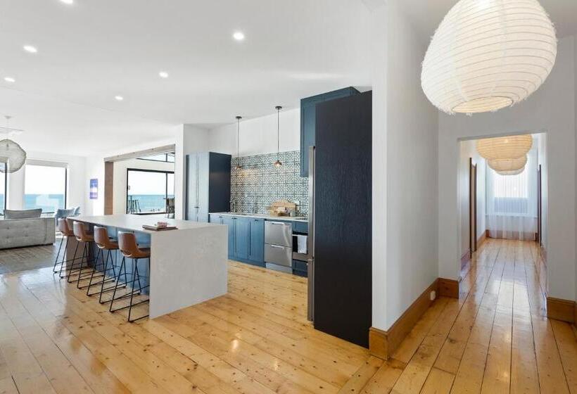 Novo Luxury Apartment Penguin Accommodation Itas