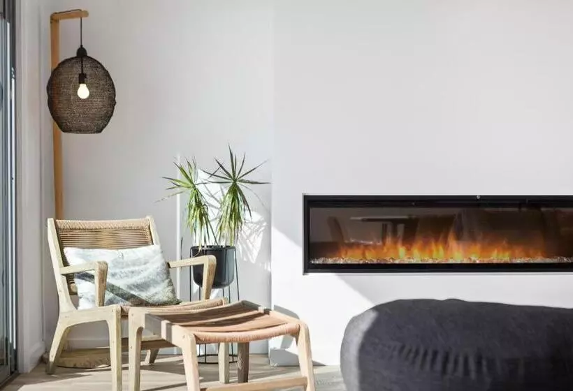 Novo Luxury Apartment Penguin Accommodation Itas