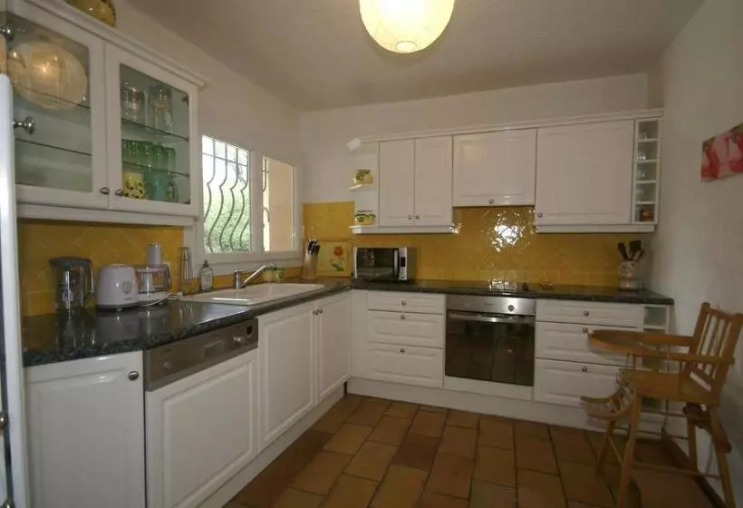 Spacious Villa With Garden Near Grasse