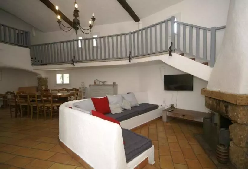 Spacious Villa With Garden Near Grasse