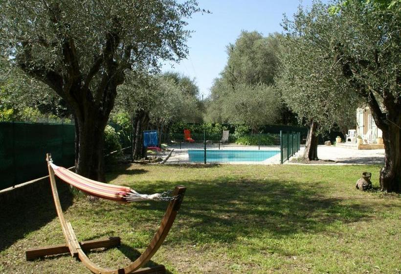 Spacious Villa With Garden Near Grasse