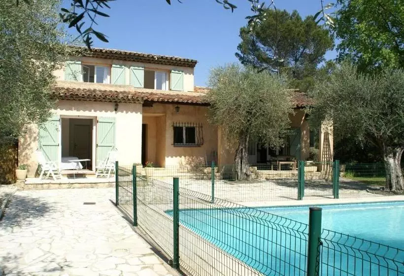 Spacious Villa With Garden Near Grasse
